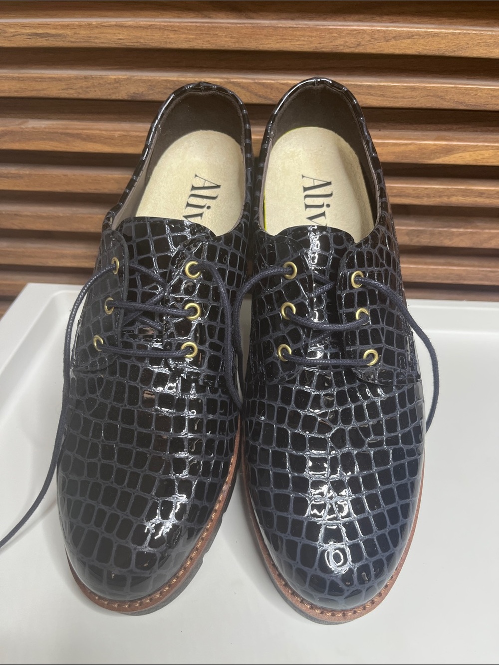 Lace Up Leather Croc Embossed Shoes Navy Patent Leather Lug Sole Size EU 40